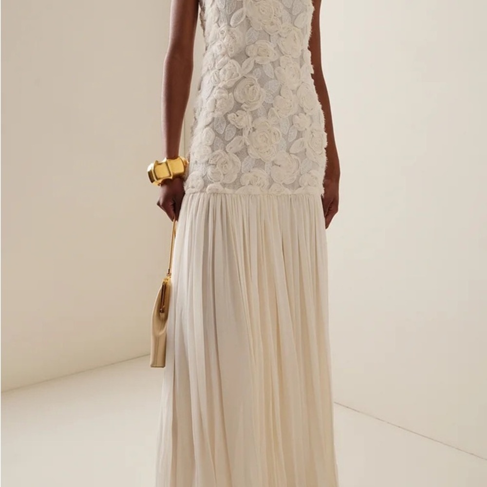 Cream Sleeveless Scoop Neck Wedding Gown